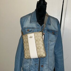 New!! Coach messenger pouch